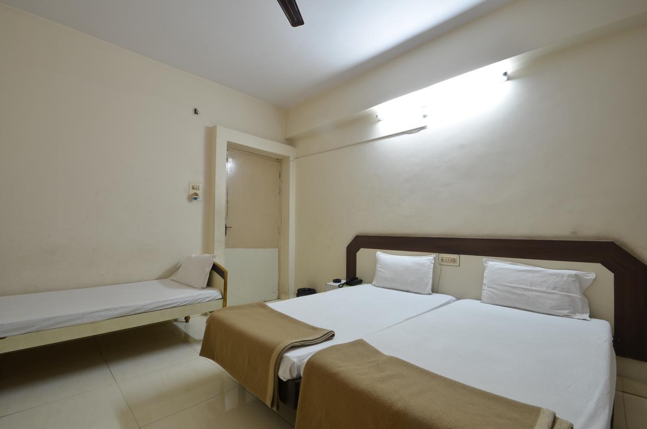 Hotel Maya Deluxe Hyderabad Exterior foto