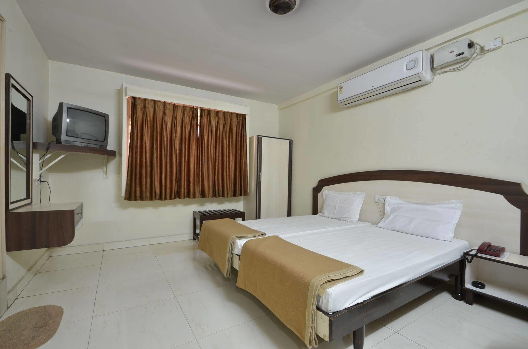 Hotel Maya Deluxe Hyderabad Exterior foto